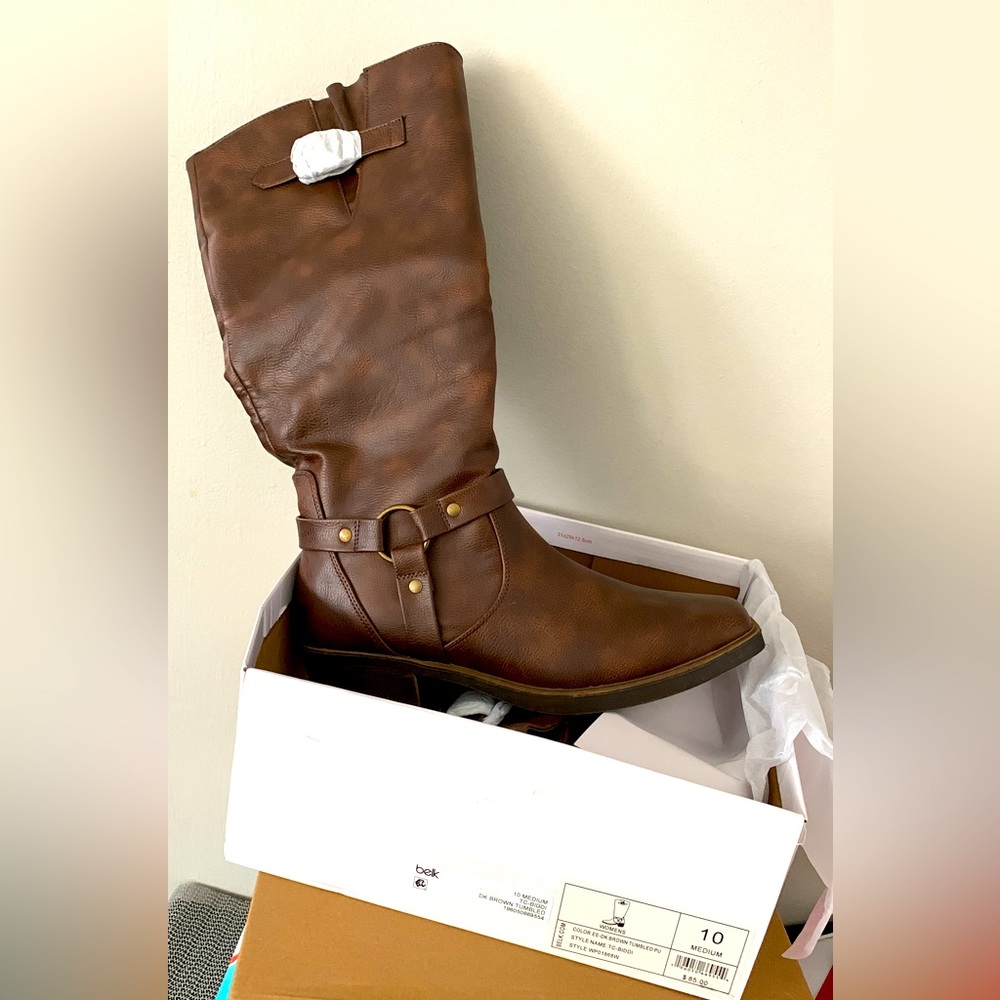 Boots for women 10 m.      Brand new